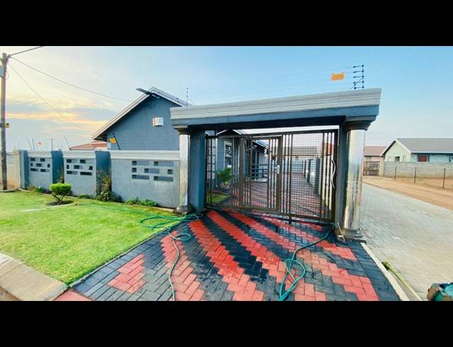 3 BEDROOM HOUSE FOR SALE IN BEVERLY HILLS